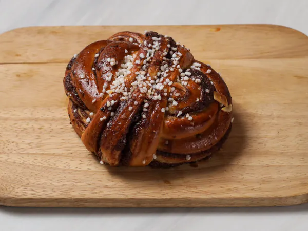 Nybakad kanelbulle
